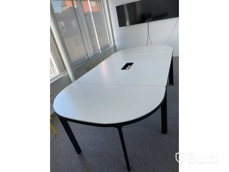 Konferensbord med medielåda 280cm längd , 140 bredd