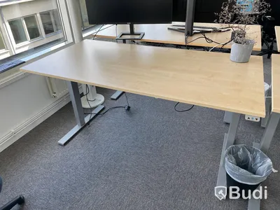Elektriskt höj och sänkbart skrivbord 160x80
