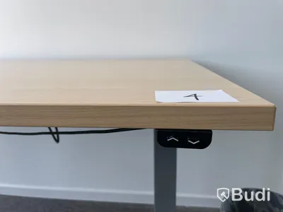 Elektriskt höj och sänkbart skrivbord 160x80