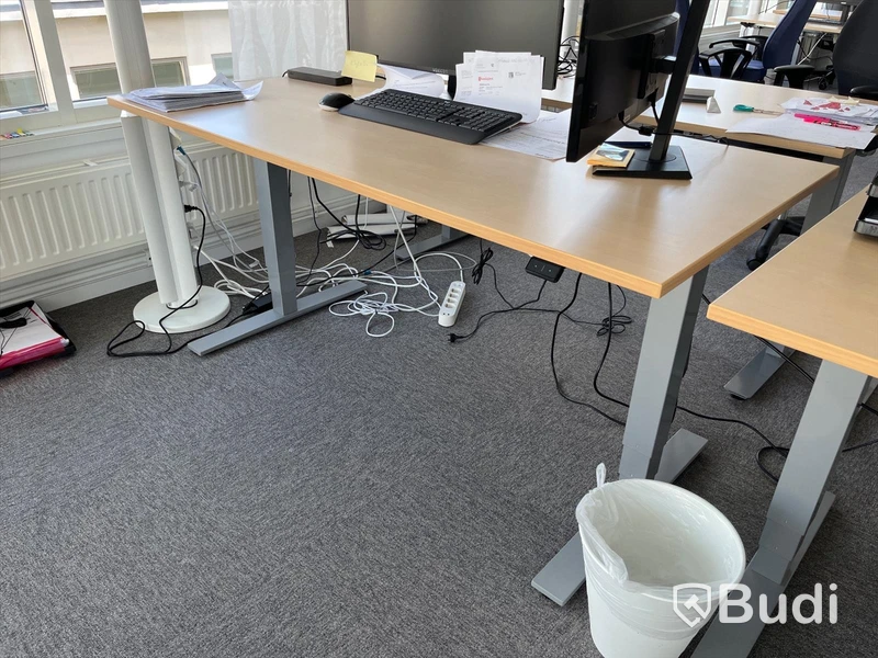 Elektriskt höj och sänkbart skrivbord 160x80