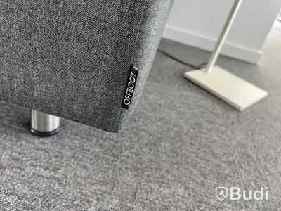 Soffa grå, från Offect ink kuddar, 240 cm bred och ca 1 meter djup