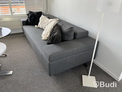 Soffa grå, från Offect ink kuddar, 240 cm bred och ca 1 meter djup