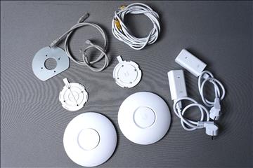 2st Trådlösa åtkomstpunkter - Ubiquiti UniFi AC-LITE med nätverkskabel, strömförsörjning mm.
