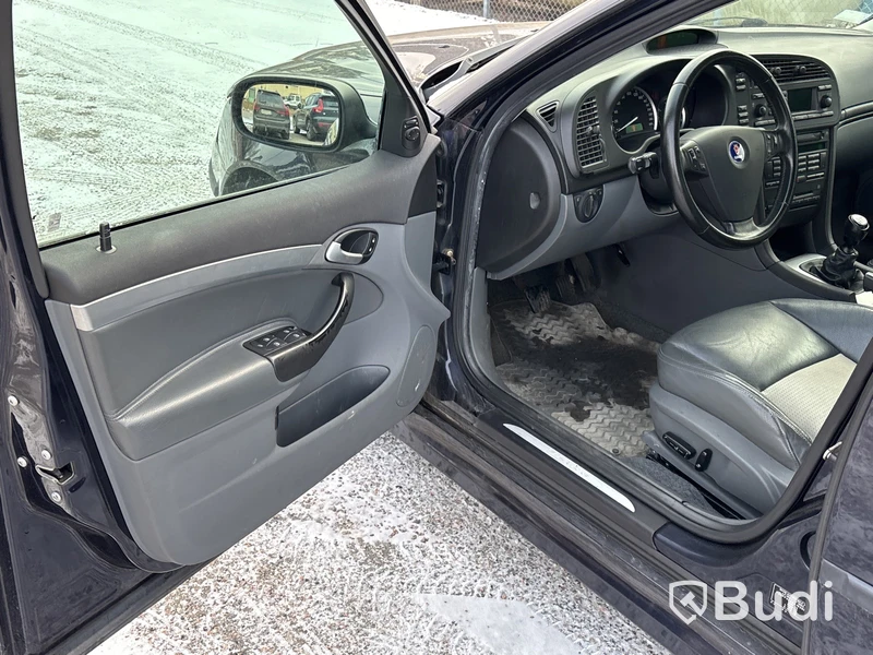 Saab 9-3 Vector SportSedan | 23757 mil | 2003 | Reparationsobjekt