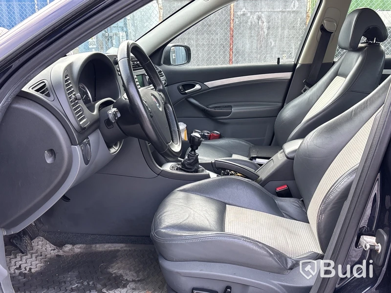 Saab 9-3 Vector SportSedan | 23757 mil | 2003 | Reparationsobjekt