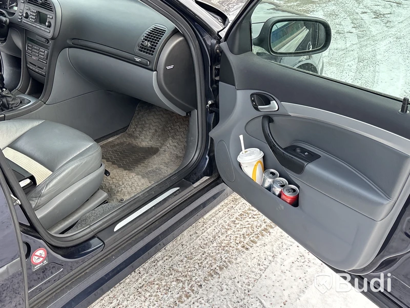 Saab 9-3 Vector SportSedan | 23757 mil | 2003 | Reparationsobjekt