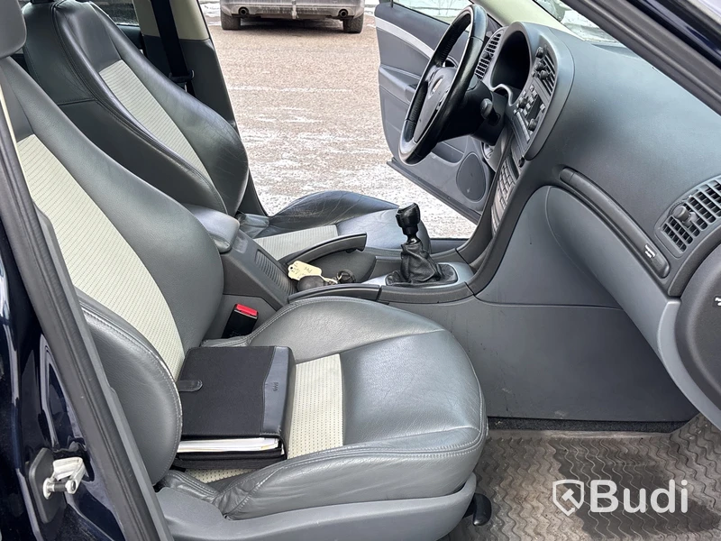 Saab 9-3 Vector SportSedan | 23757 mil | 2003 | Reparationsobjekt