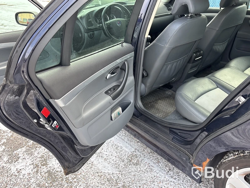 Saab 9-3 Vector SportSedan | 23757 mil | 2003 | Reparationsobjekt