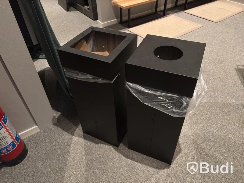 2 Wastebaskets