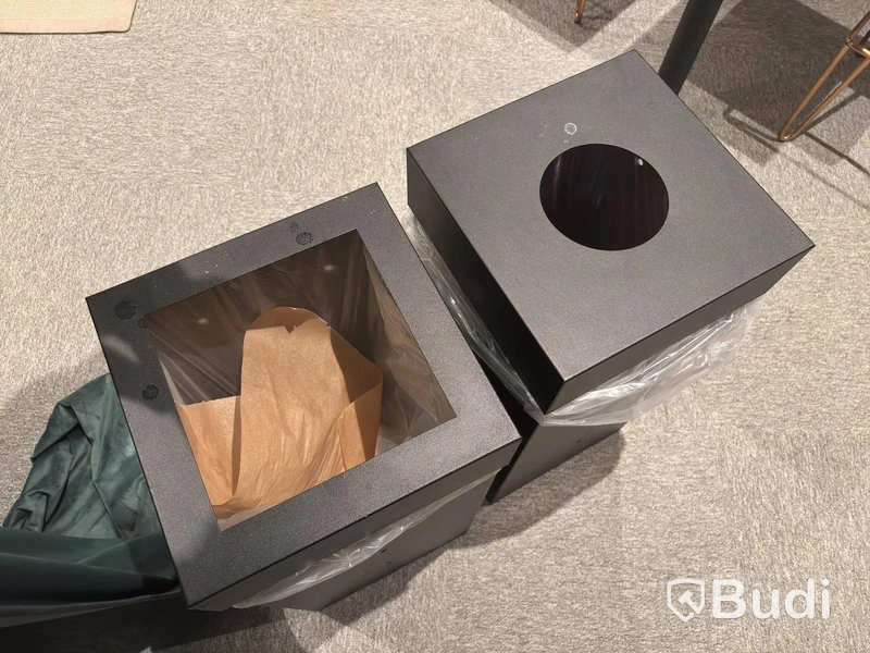 2 Wastebaskets
