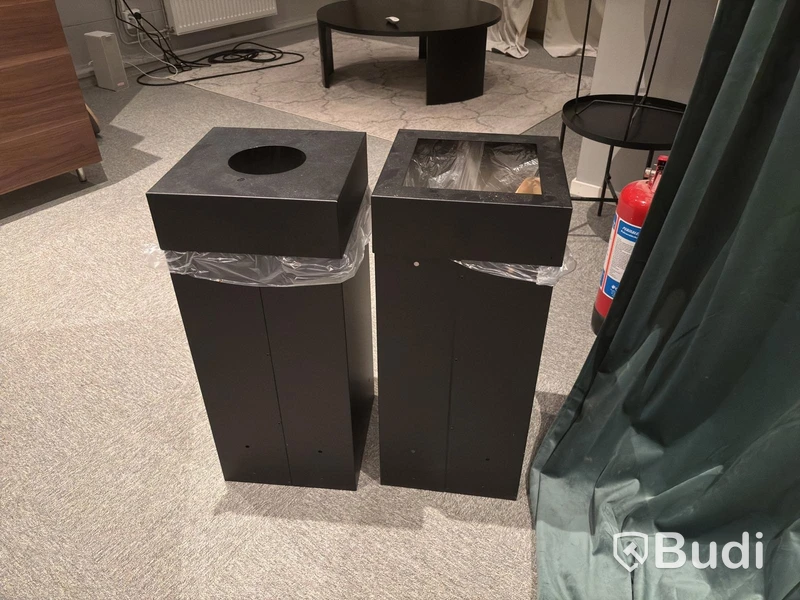 2 Wastebaskets
