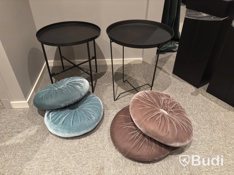 2 Coffee Tables incl. 4 Cushions
