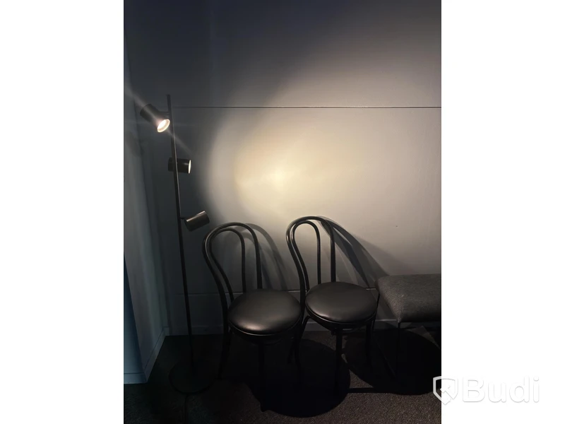 Bench, 2 chairs and assorted furnishings