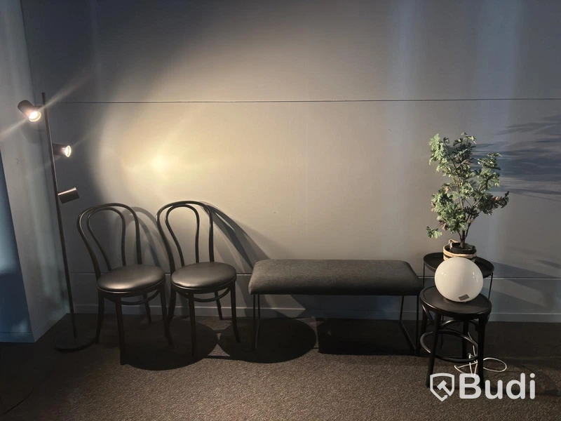Bench, 2 chairs and assorted furnishings