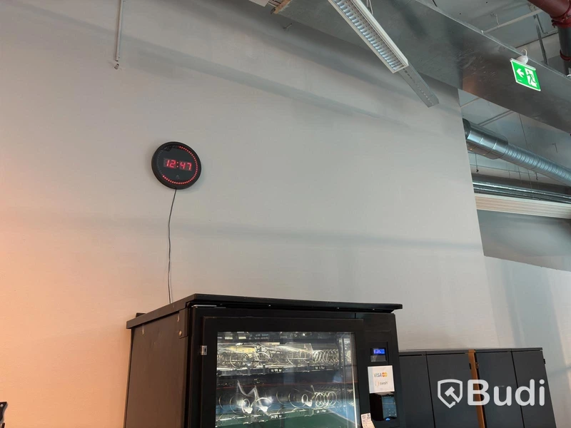 Clock, wall-mounted