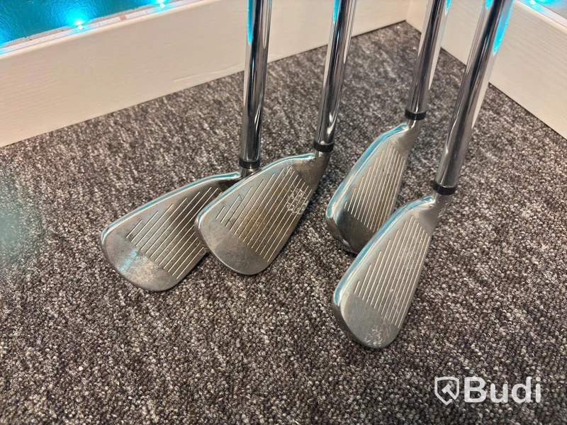 4 Wilson Golf Clubs