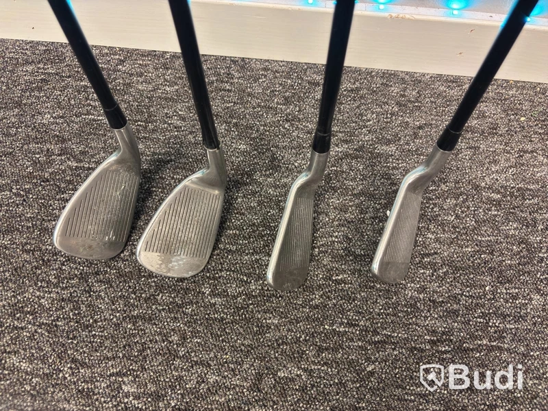4 Titleist golf clubs