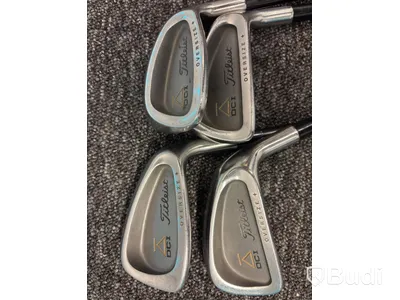 4 Titleist golf clubs