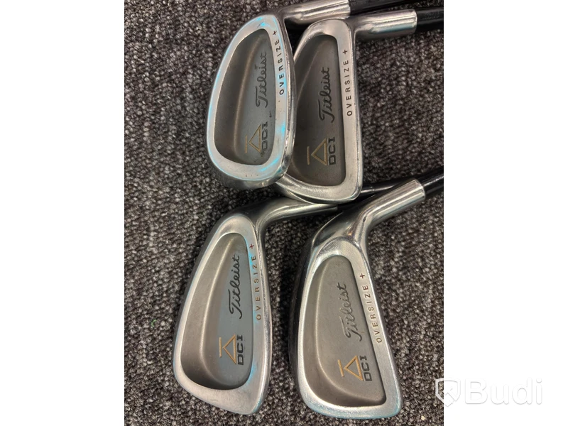 4 Titleist golf clubs