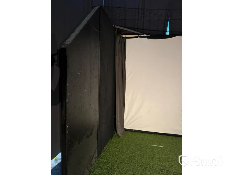 Golf simulator bay