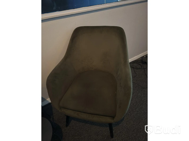 2 armchairs incl. coffee table