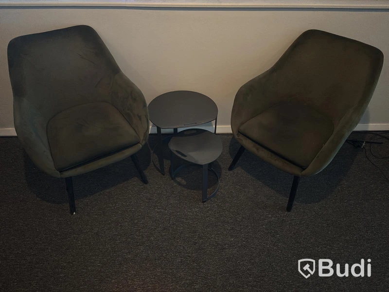 2 armchairs incl. coffee table