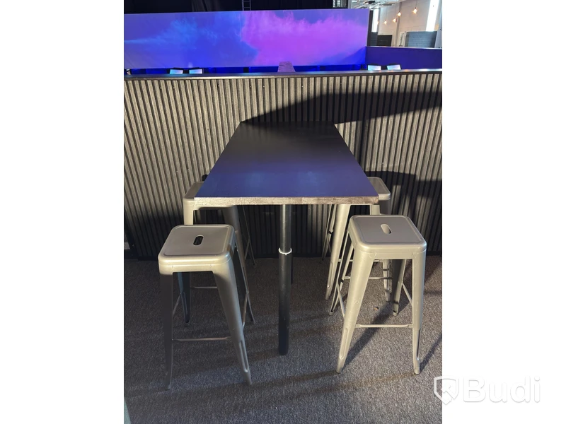 Bord inkl. 4 st. pallar