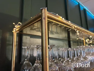 Hylla inkl. glas och ljusslinga