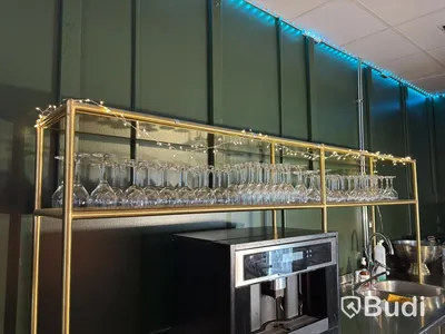 Hylla inkl. glas och ljusslinga