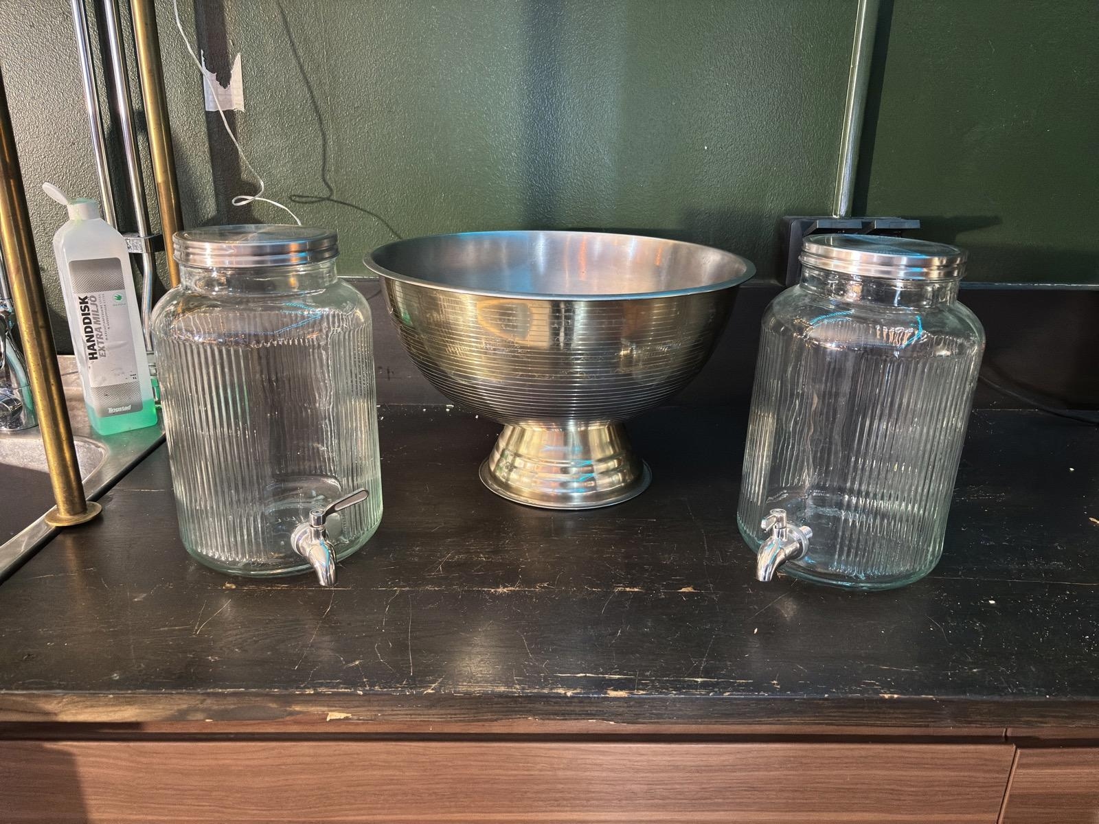 Champagne bowl incl. 2 glass beverage dispensers with taps