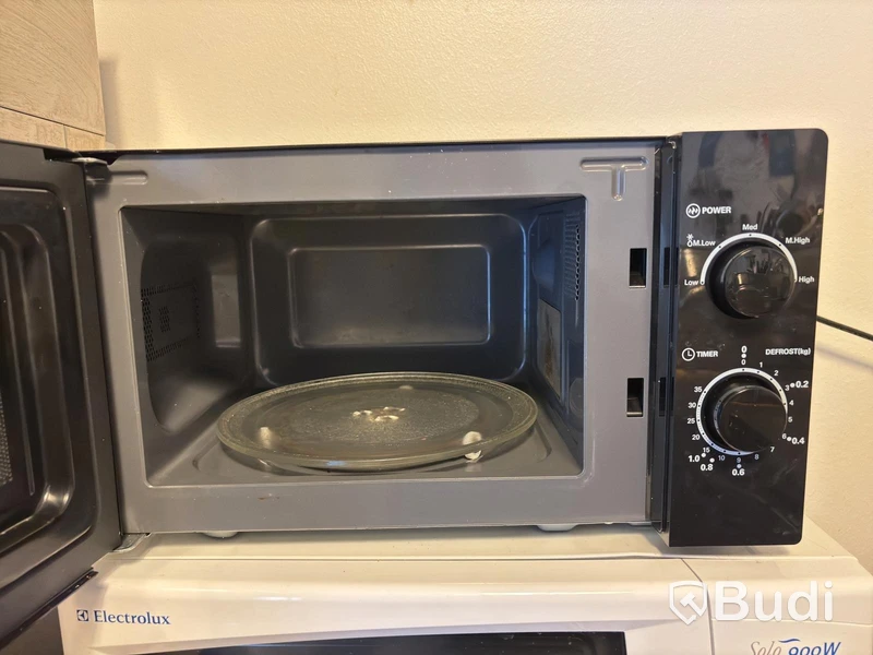 2 microwave ovens, Electrolux and Rusta