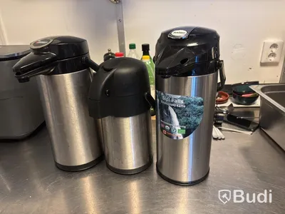 3 Thermos flasks