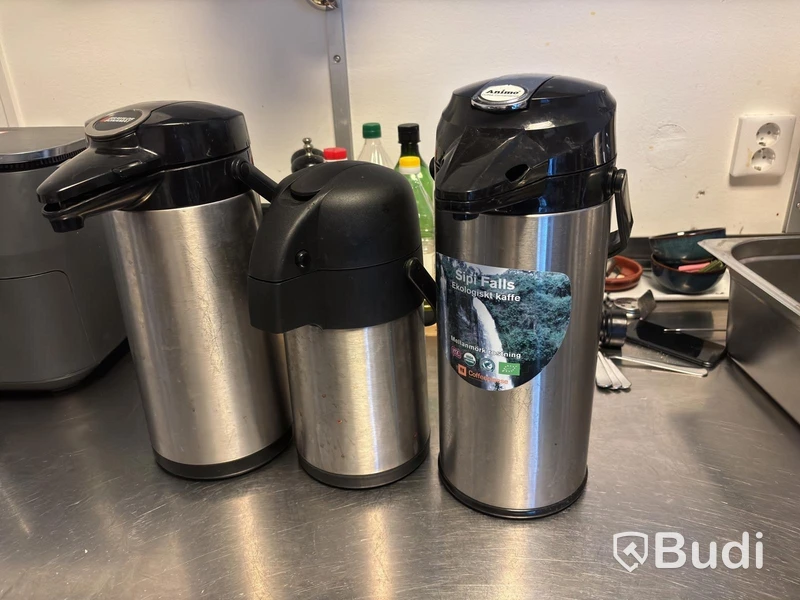3 Thermos flasks