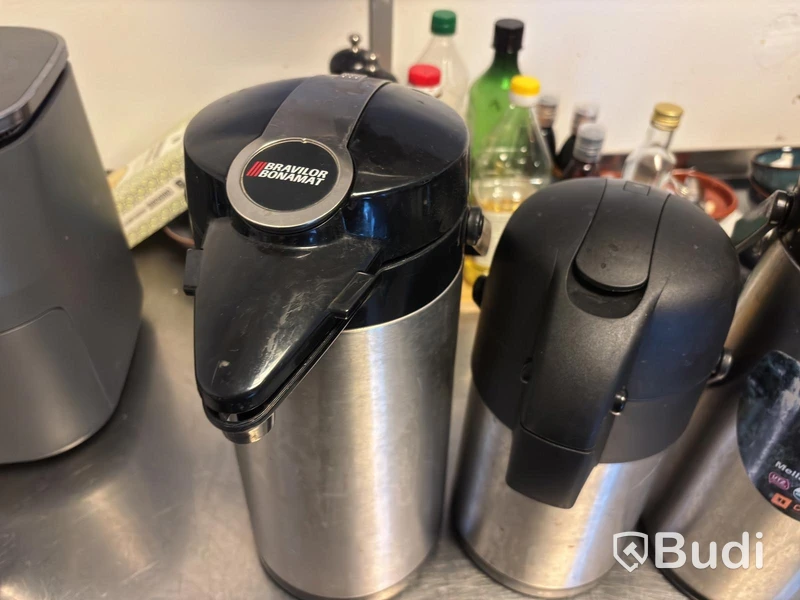 3 Thermos flasks