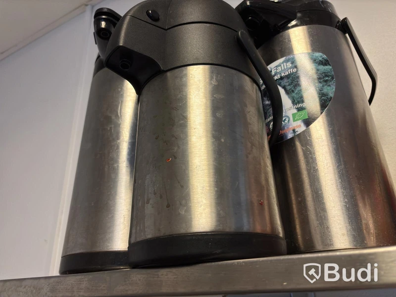 3 Thermos flasks