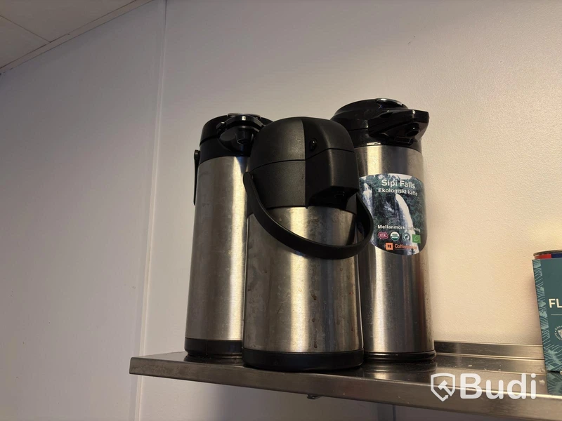 3 Thermos flasks