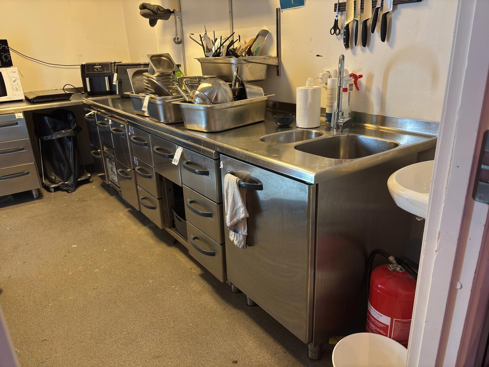Metos worktable with sink and cabinet