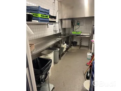 Dishwashing area with Metos WD dishwasher, incl. dishwashing tables, shelving and various accessories.