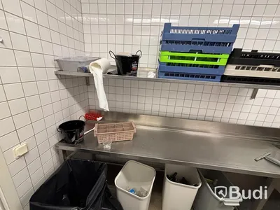 Dishwashing area with Metos WD dishwasher, incl. dishwashing tables, shelving and various accessories.
