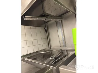 Dishwashing area with Metos WD dishwasher, incl. dishwashing tables, shelving and various accessories.