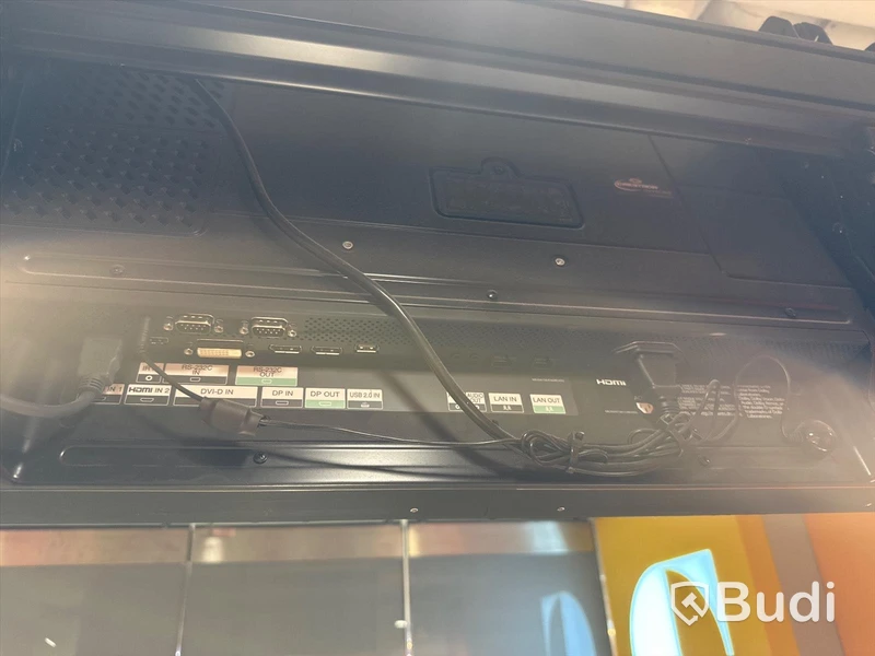 2st takmonterade LG 49VM5E LED-skärmar med mediaspelare