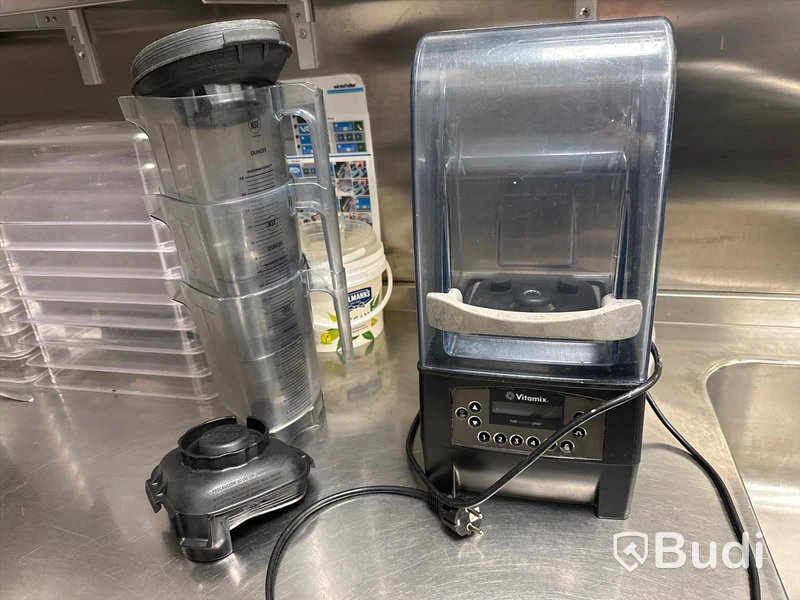 Vitamix mixer med huv, modell:VM 0149 ink 3 behållar med 2st lock