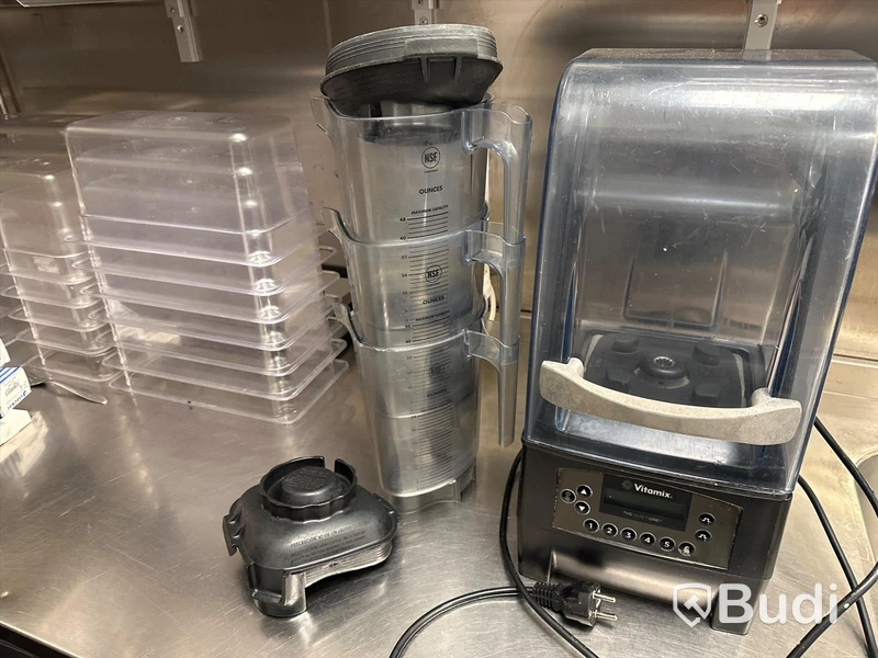 Vitamix mixer med huv, modell:VM 0149 ink 3 behållar med 2st lock