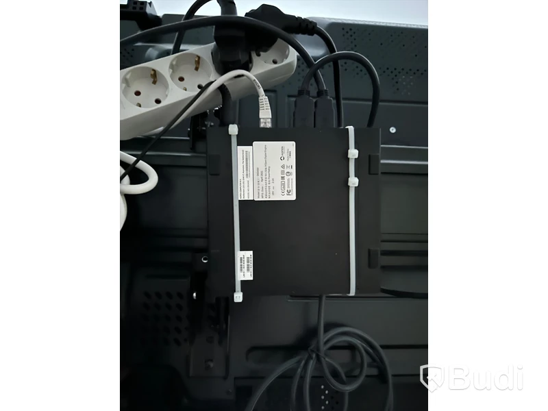 2st takmonterade LED-displayer med mediaspelare från Crest