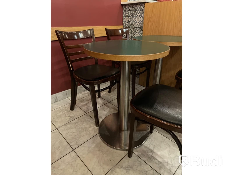 4 st stolar i trä HUTTEN samt 2 st bord