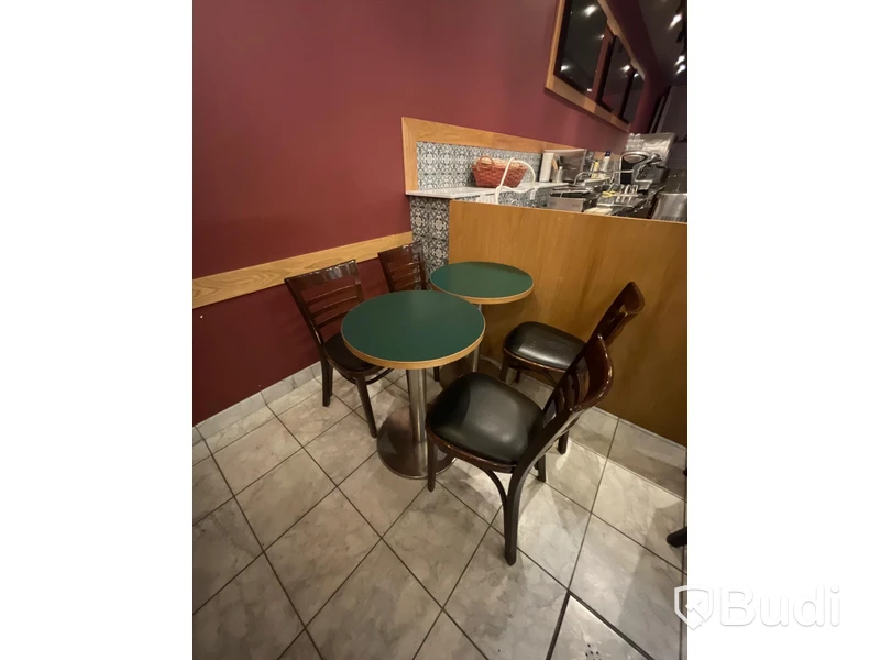 4 st stolar i trä HUTTEN samt 2 st bord