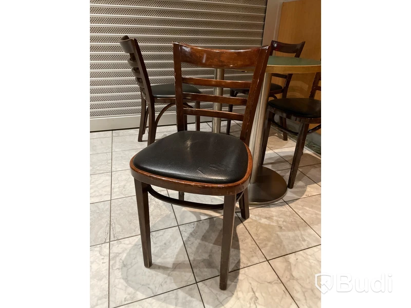 4 st stolar i trä HUTTEN samt 2 st bord