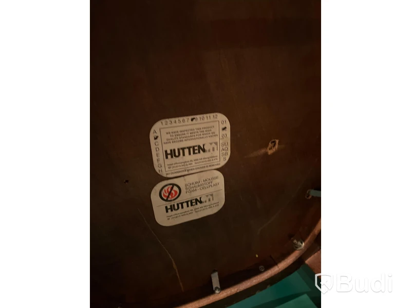 4 st stolar i trä HUTTEN samt 2 st bord