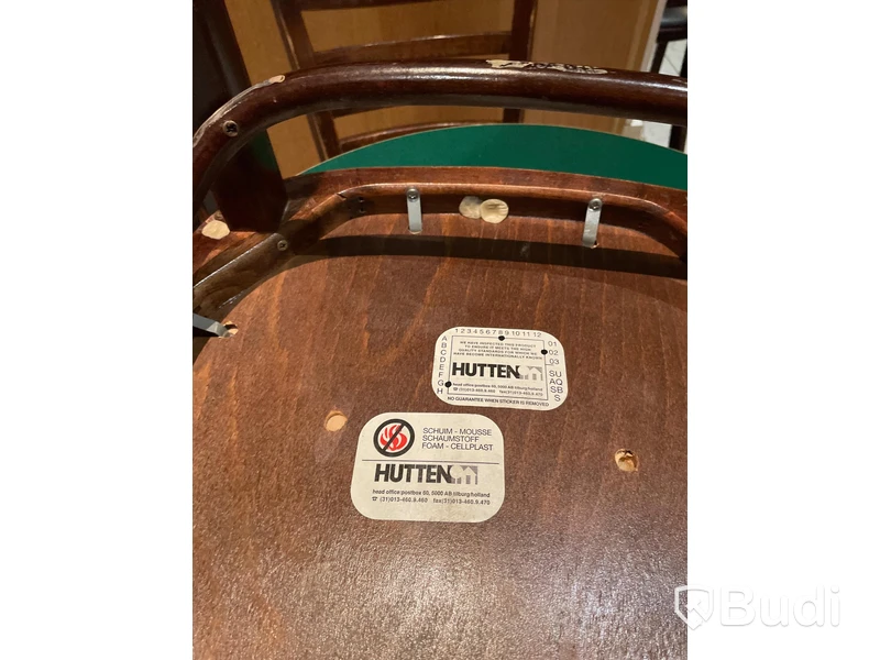 4 st stolar i trä HUTTEN samt 2 st bord