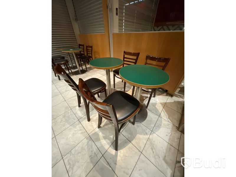 4 st stolar i trä HUTTEN samt 2 st bord